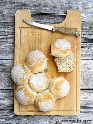 Blütenbrot - französisches Weißbrot in Blütenform
