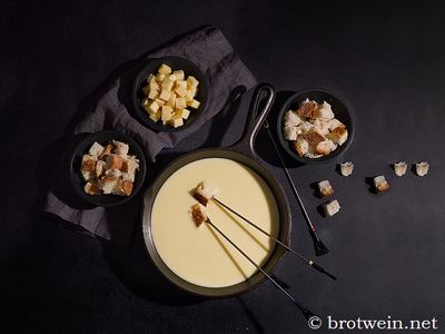 Fondue Moitié-Moitié - Rezept für Käsefondue halb-halb