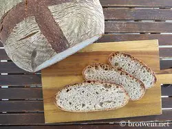 Brot: Bauernbrot mit Sauerteig und 30 % Roggen
