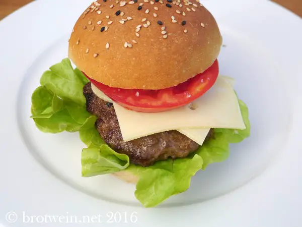 Brötchen: geniale Hamburger Brötchen - Burger Buns - Brotwein