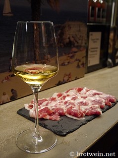 #KultBlick: Ess- und Trinkkultur - spanische Tapas Weißwein & Jamon