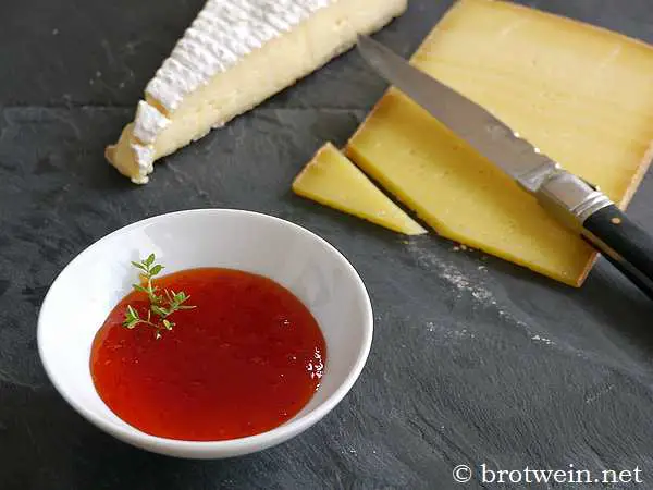 Paprikamarmelade mit Chili - genial zu Käse - Brotwein