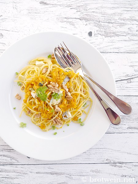 K rbis Pasta Spaghetti Mit K rbis Gorgonzola Und Waln ssen Brotwein