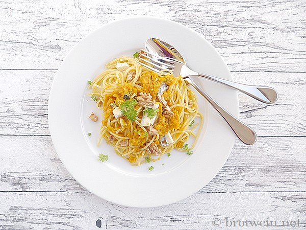 K rbis Pasta Spaghetti Mit K rbis Gorgonzola Und Waln ssen Brotwein