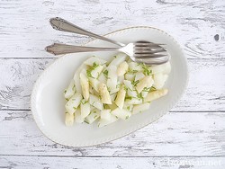 Spargelsalat klassisch mit weißem Spargel - einfaches Rezept