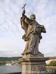 Würzburg Alte Mainbrücke - der Heilige Johannes von Nepomuk