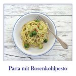 Pasta mit Rosenkohlpesto und Haselnüssen