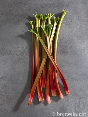 Rhabarber Käsekuchen mit Streuseln