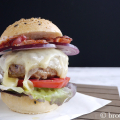 Burger - Hamburger mit Bacon, Cheese & Onions