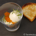 Eier im Glas mit Lachskaviar