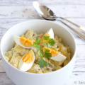 Kartoffelsalat mit Mayonnaise, Gurke und Ei – Berliner Art