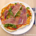 Pizza mit Rucola und Parmaschinken Rezept