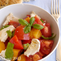 Tomaten-Nektarinen-Salat mit Ziegenkäse